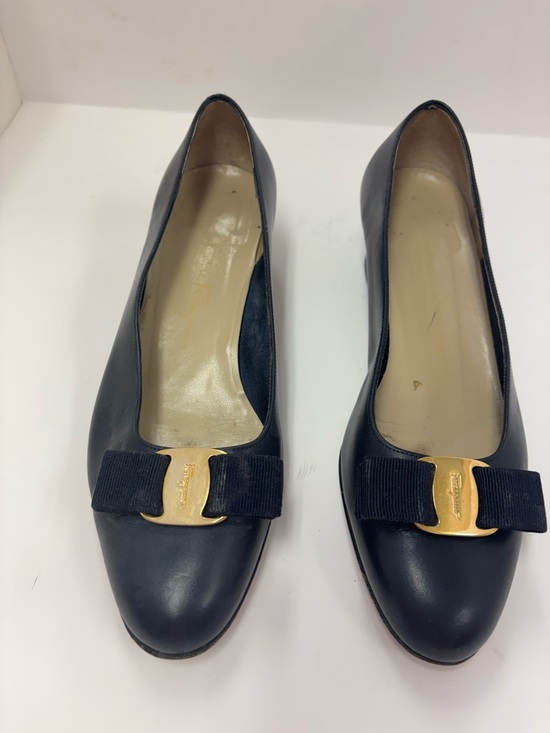 SALVATORE FERRAGAMO Shoes - SALVATORE FERRAGAMO PUMP SHOE PREPPY WOMEN SIZE 7 NAVY BLUE
